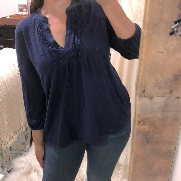 Lilly Pulitzer navy blue top size large ruffle detail Pima cotton - Picture 3 of 5